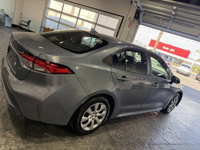 Toyota Corolla Vehicle Full-screen Gallery Image 29