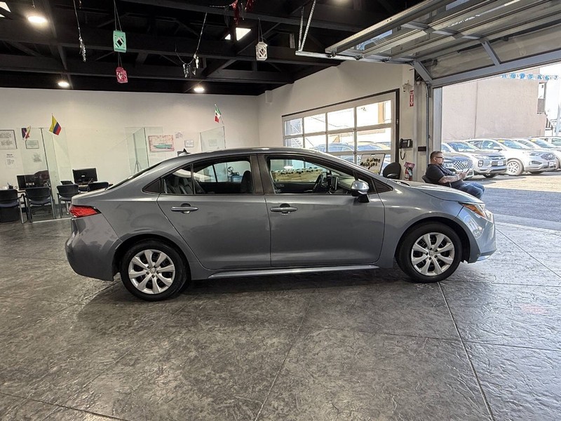 Toyota Corolla Vehicle Full-screen Gallery Image 30