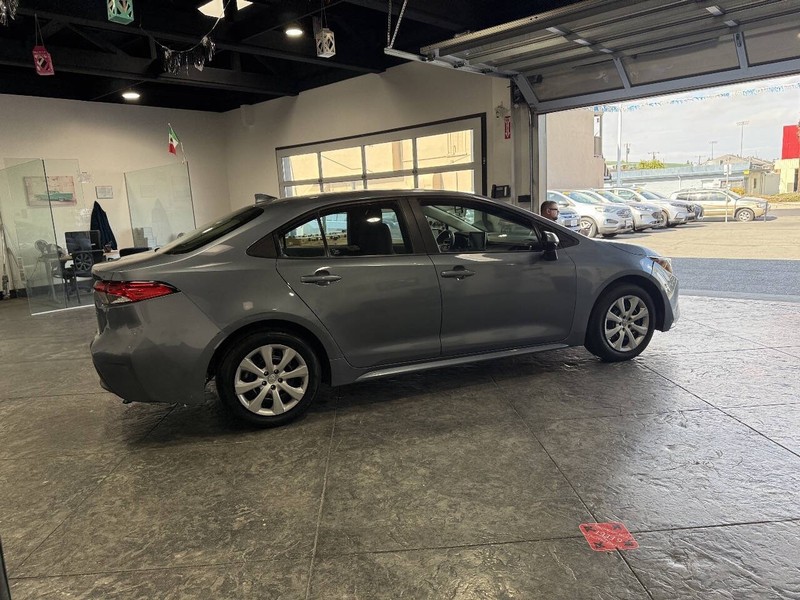 Toyota Corolla Vehicle Full-screen Gallery Image 32