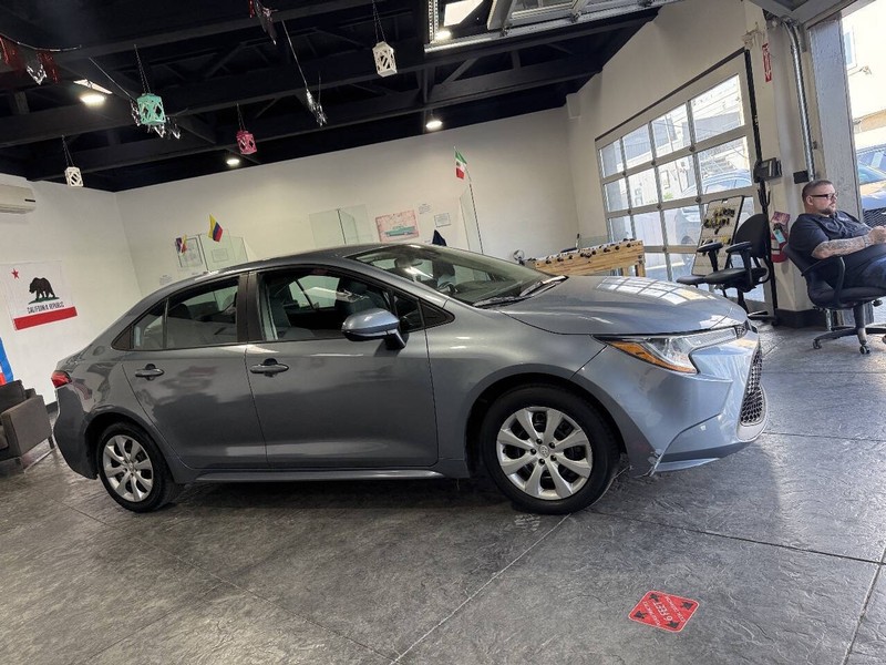 Toyota Corolla Vehicle Full-screen Gallery Image 33