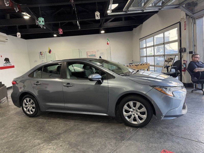 Toyota Corolla Vehicle Full-screen Gallery Image 34