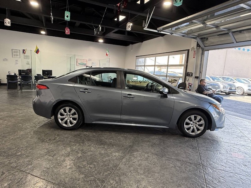 Toyota Corolla Vehicle Full-screen Gallery Image 35