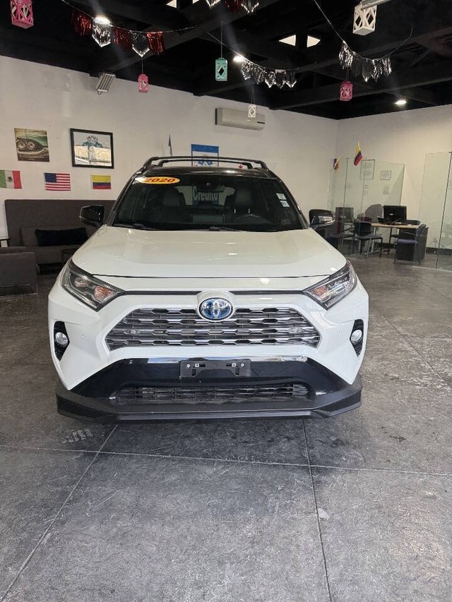 Toyota RAV4 Hybrid Vehicle Full-screen Gallery Image 06