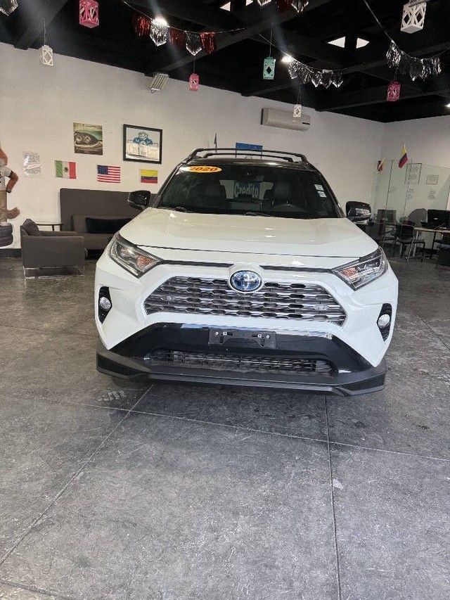 Toyota RAV4 Hybrid Vehicle Full-screen Gallery Image 41