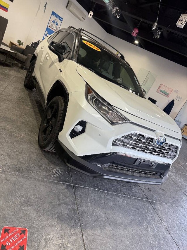 Toyota RAV4 Hybrid Vehicle Full-screen Gallery Image 45