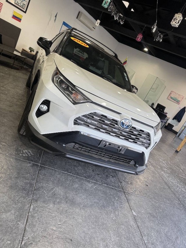 Toyota RAV4 Hybrid Vehicle Full-screen Gallery Image 46