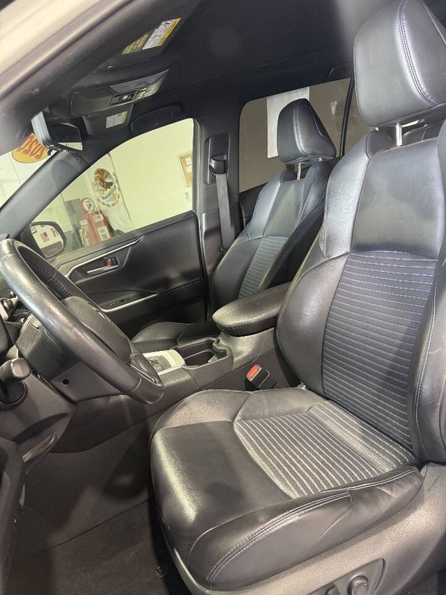 Toyota RAV4 Hybrid Vehicle Full-screen Gallery Image 47