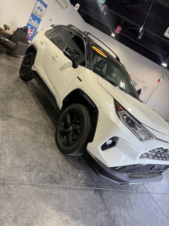 Toyota RAV4 Hybrid Vehicle Full-screen Gallery Image 49