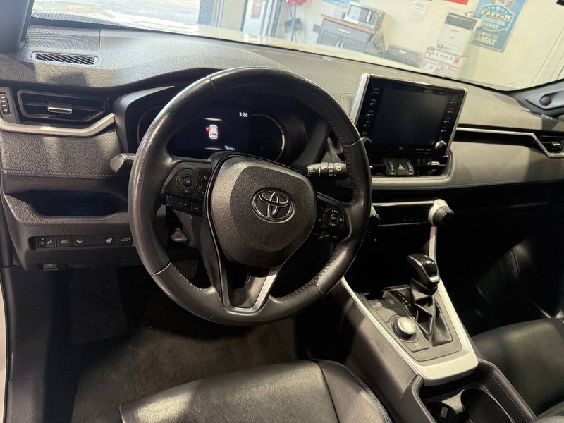 Toyota RAV4 Hybrid Vehicle Full-screen Gallery Image 48