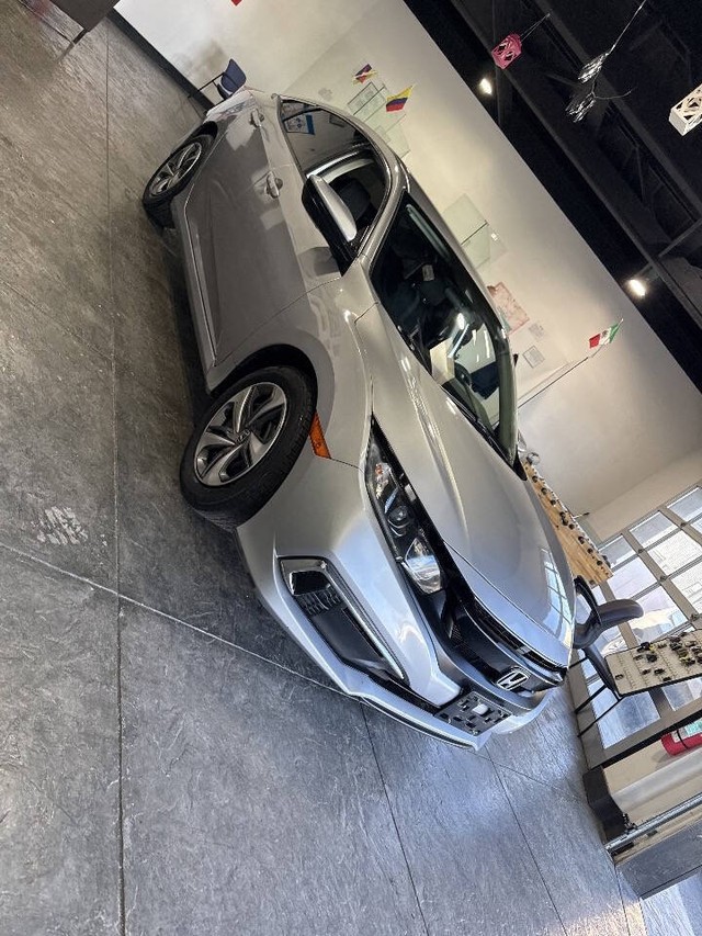 Honda Civic Sedan Vehicle Full-screen Gallery Image 09