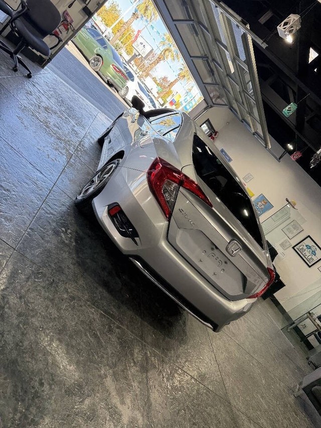 Honda Civic Sedan Vehicle Full-screen Gallery Image 27