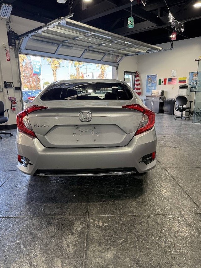 Honda Civic Sedan Vehicle Full-screen Gallery Image 29