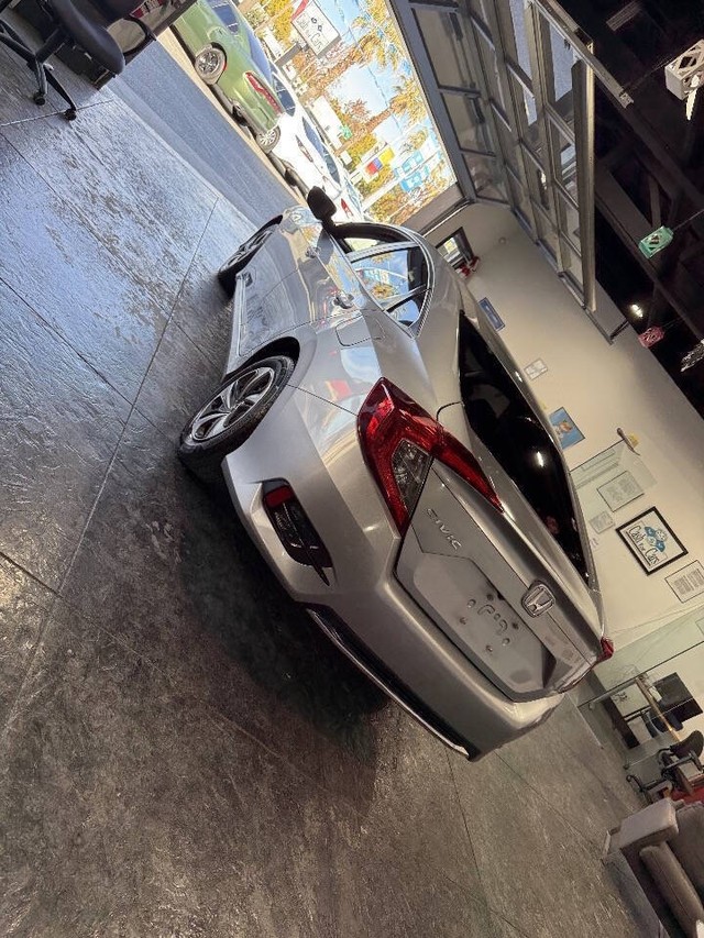 Honda Civic Sedan Vehicle Full-screen Gallery Image 32