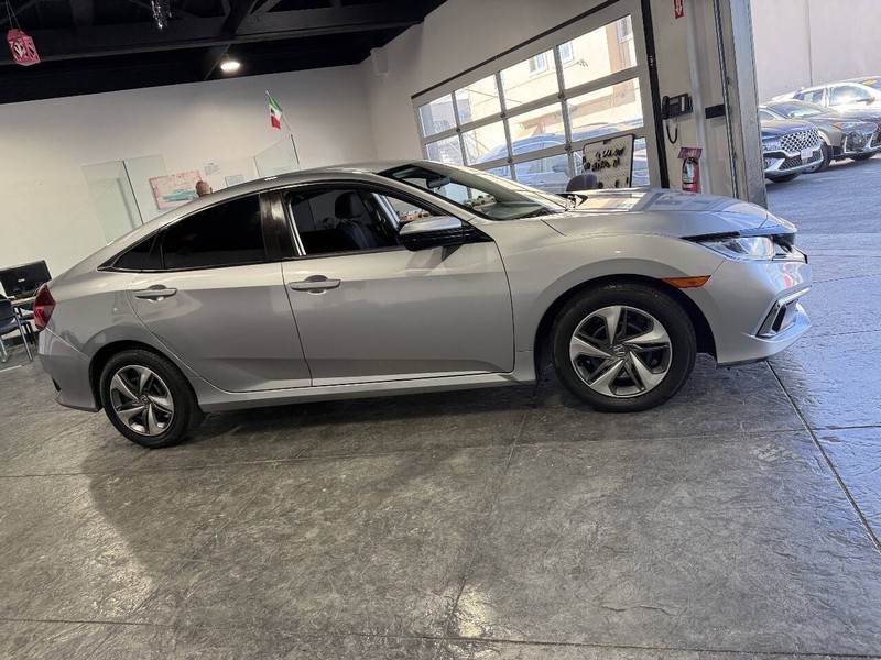 Honda Civic Sedan Vehicle Full-screen Gallery Image 17