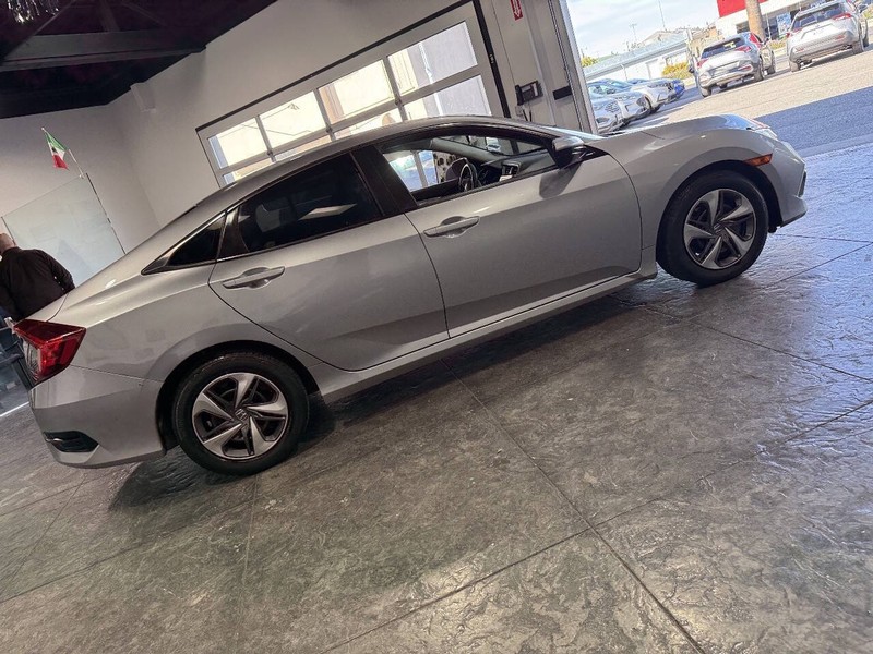 Honda Civic Sedan Vehicle Full-screen Gallery Image 18