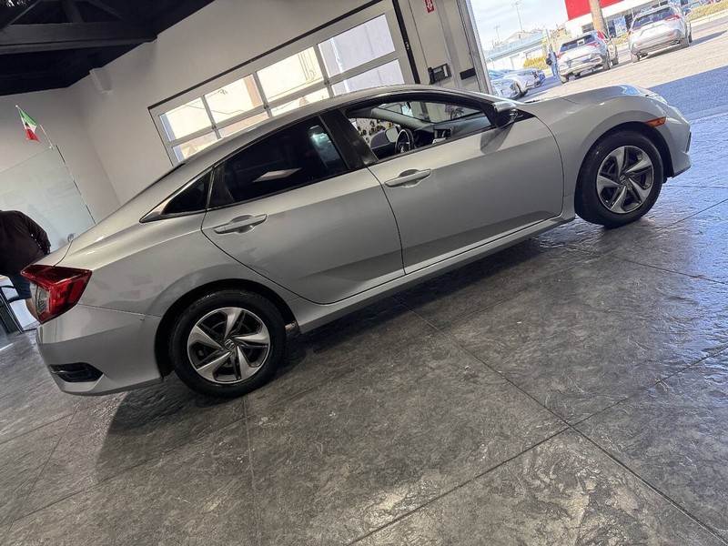 Honda Civic Sedan Vehicle Full-screen Gallery Image 23