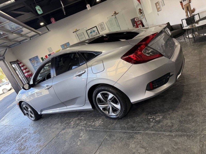 Honda Civic Sedan Vehicle Full-screen Gallery Image 30