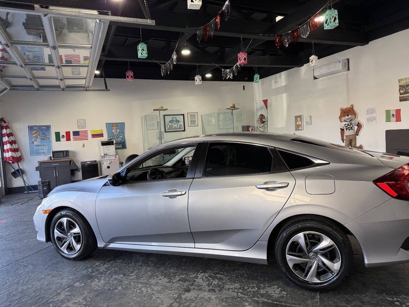 Honda Civic Sedan Vehicle Full-screen Gallery Image 33