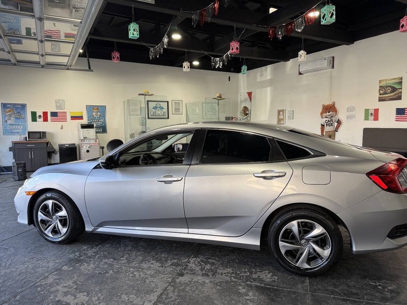 Honda Civic Sedan Vehicle Full-screen Gallery Image 38