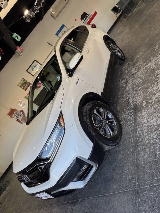 Honda CR-V Hybrid Vehicle Full-screen Gallery Image 12