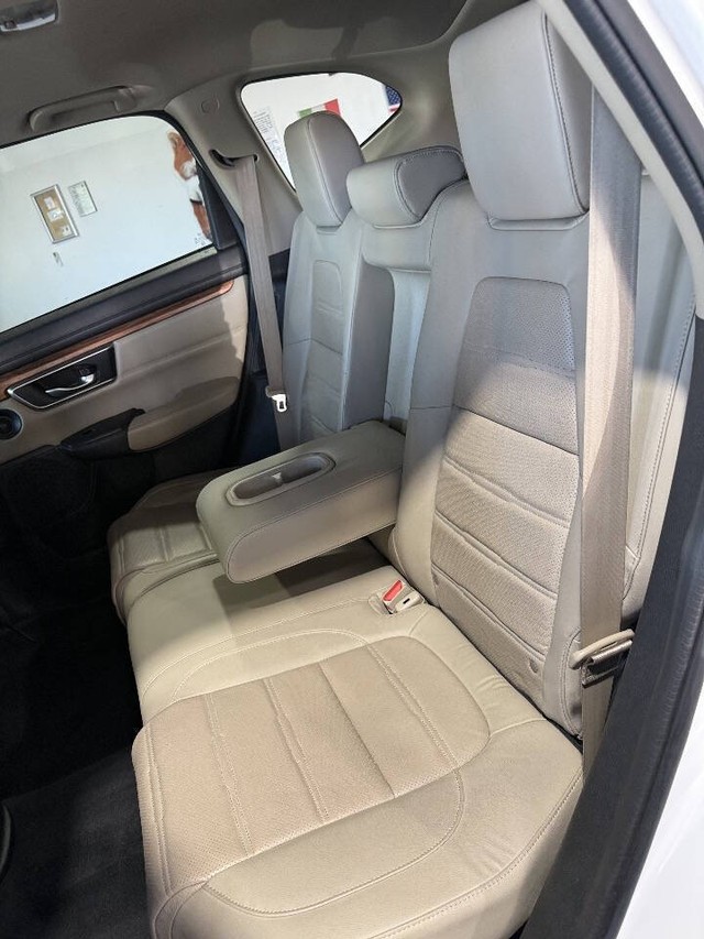 Honda CR-V Hybrid Vehicle Full-screen Gallery Image 39