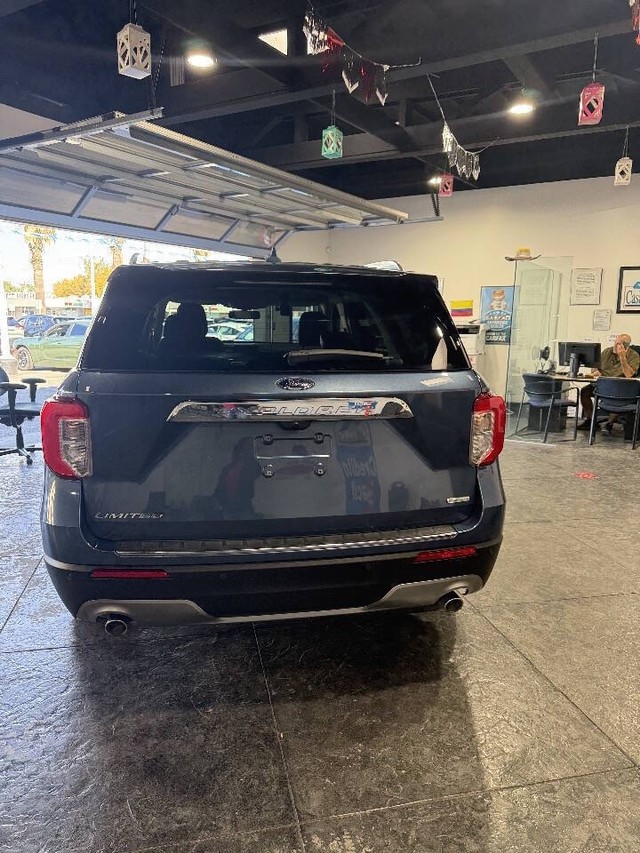 Ford Explorer Vehicle Full-screen Gallery Image 16