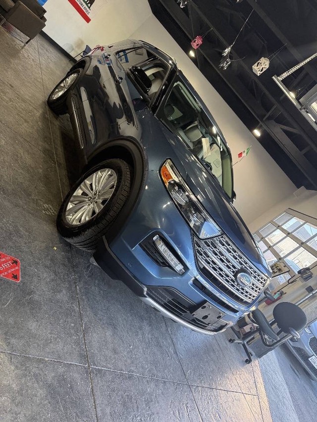 Ford Explorer Vehicle Full-screen Gallery Image 27