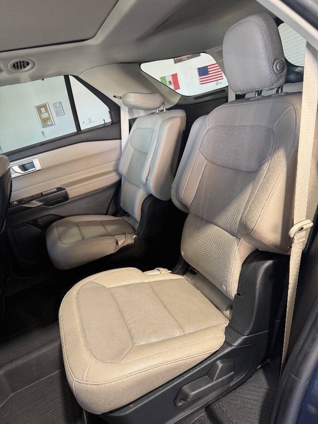 Ford Explorer Vehicle Full-screen Gallery Image 28