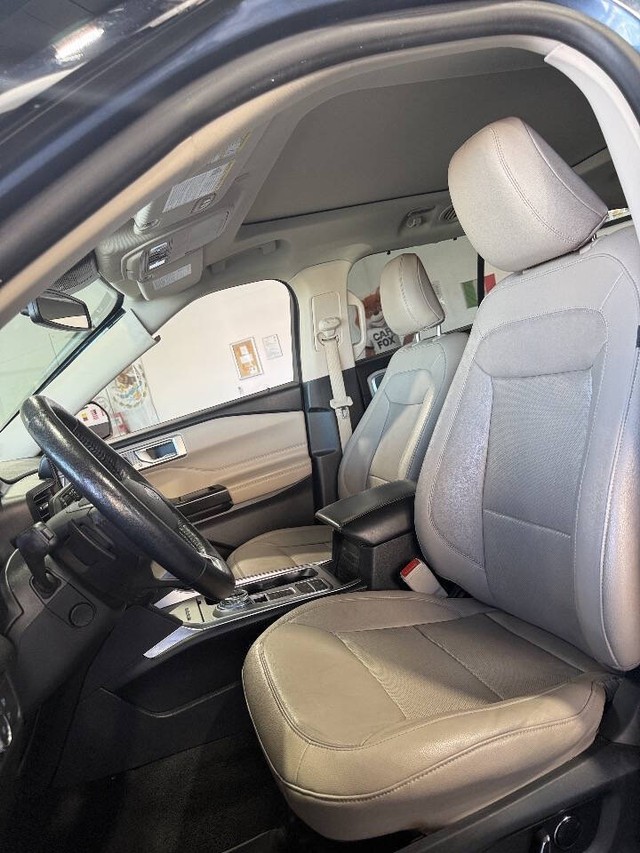 Ford Explorer Vehicle Full-screen Gallery Image 29