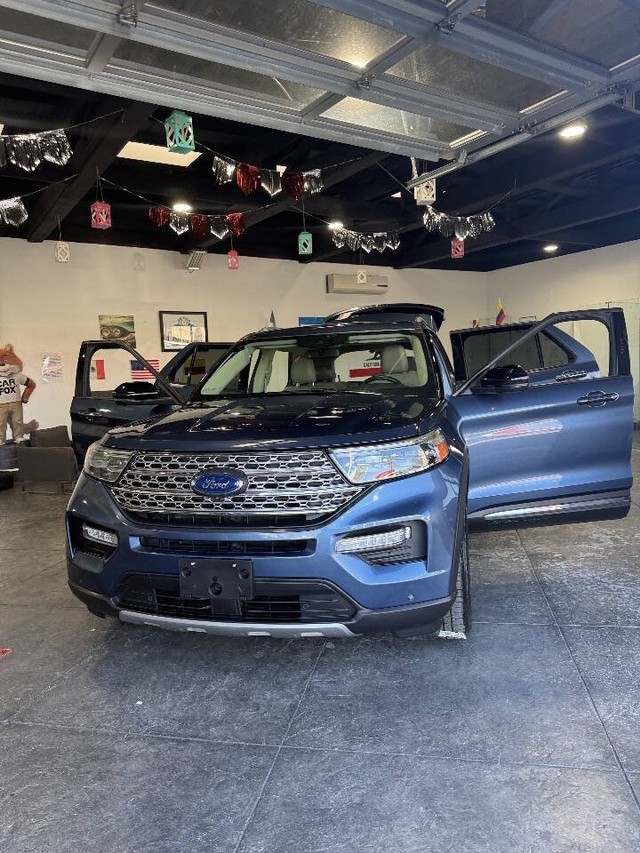 Ford Explorer Vehicle Full-screen Gallery Image 37