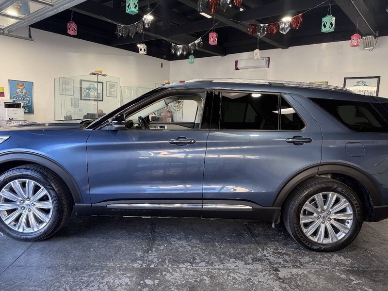 Ford Explorer Vehicle Full-screen Gallery Image 08