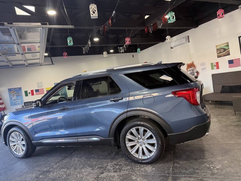 Ford Explorer Vehicle Full-screen Gallery Image 12