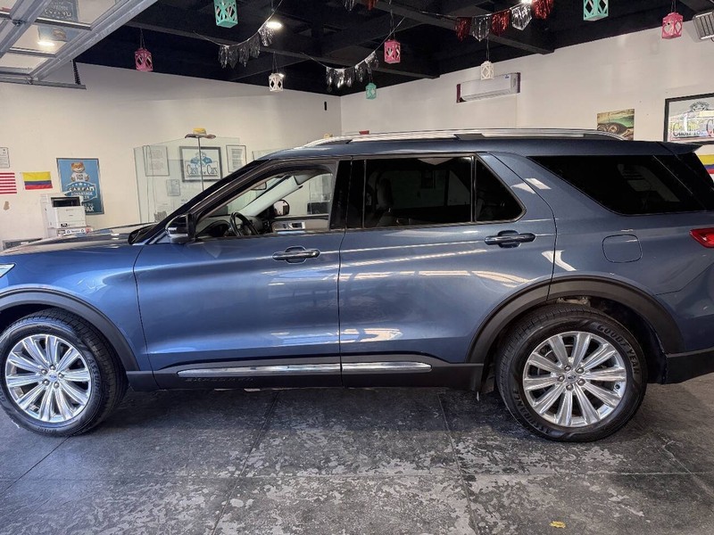 Ford Explorer Vehicle Full-screen Gallery Image 13