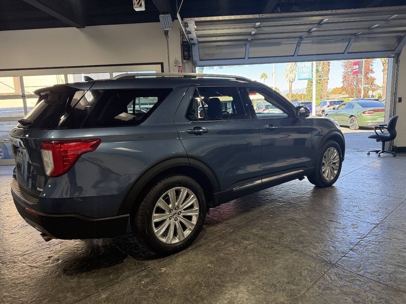 Ford Explorer Vehicle Full-screen Gallery Image 14