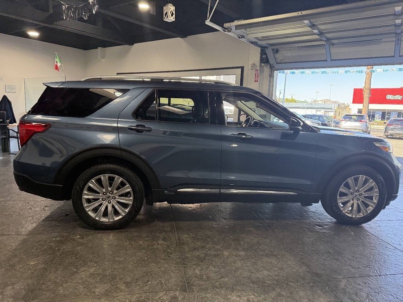 Ford Explorer Vehicle Full-screen Gallery Image 17