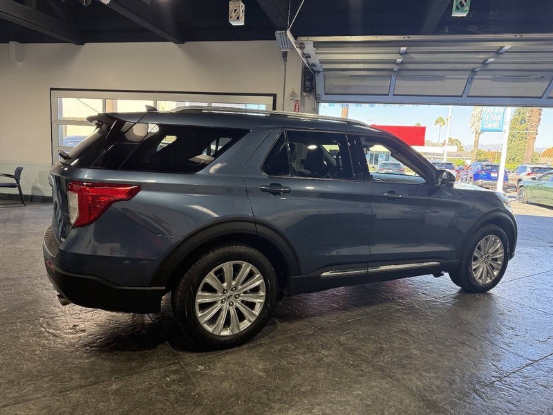 Ford Explorer Vehicle Full-screen Gallery Image 18