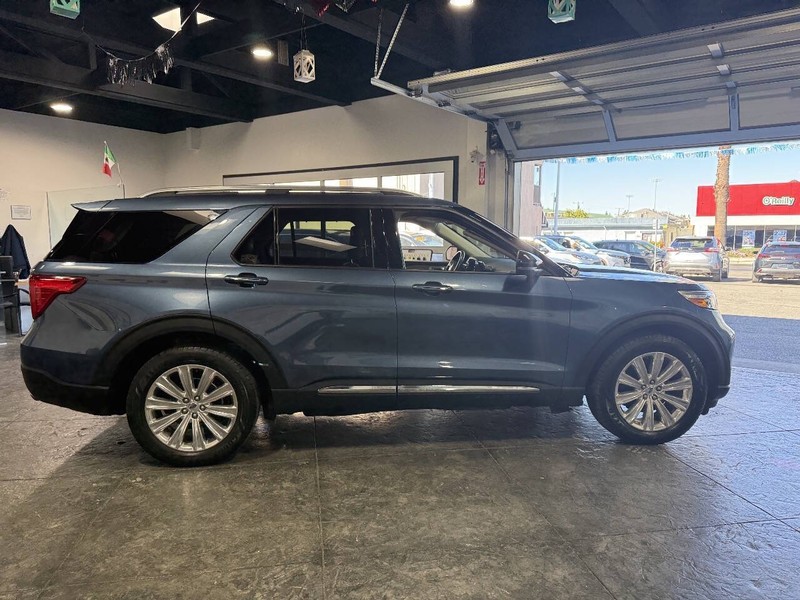 Ford Explorer Vehicle Full-screen Gallery Image 21