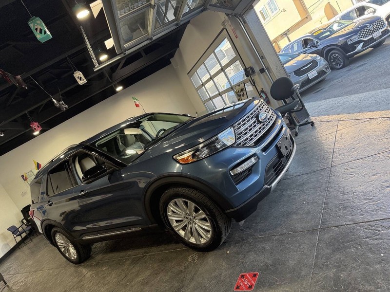 Ford Explorer Vehicle Full-screen Gallery Image 23