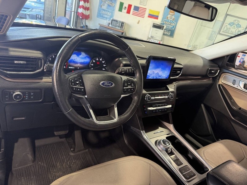 Ford Explorer Vehicle Full-screen Gallery Image 30