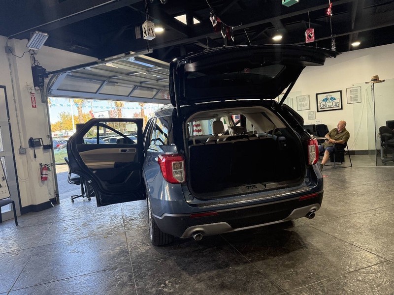 Ford Explorer Vehicle Full-screen Gallery Image 31