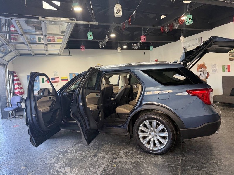 Ford Explorer Vehicle Full-screen Gallery Image 34