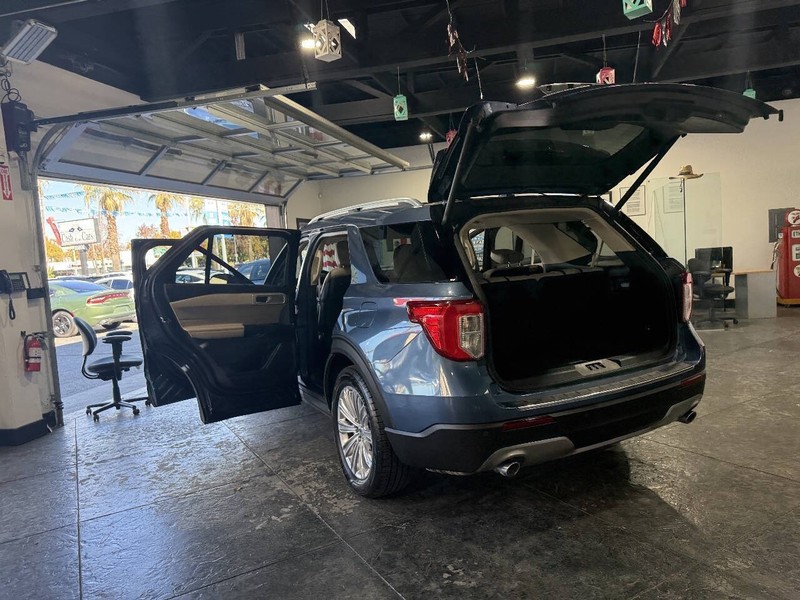 Ford Explorer Vehicle Full-screen Gallery Image 36