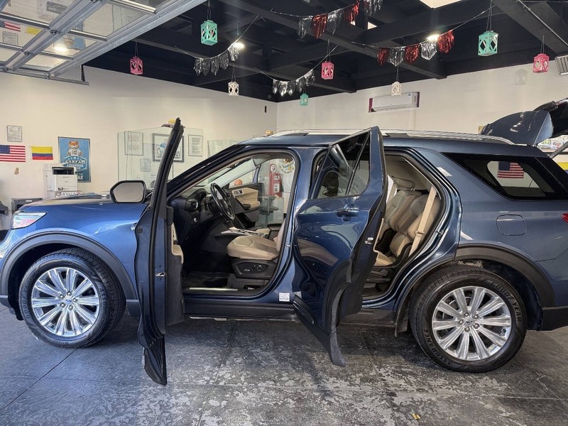 Ford Explorer Vehicle Full-screen Gallery Image 39