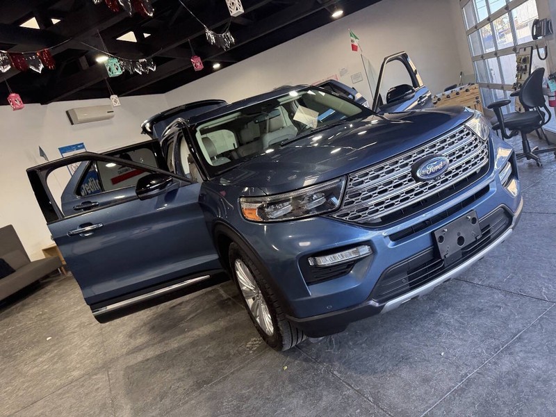 Ford Explorer Vehicle Full-screen Gallery Image 41