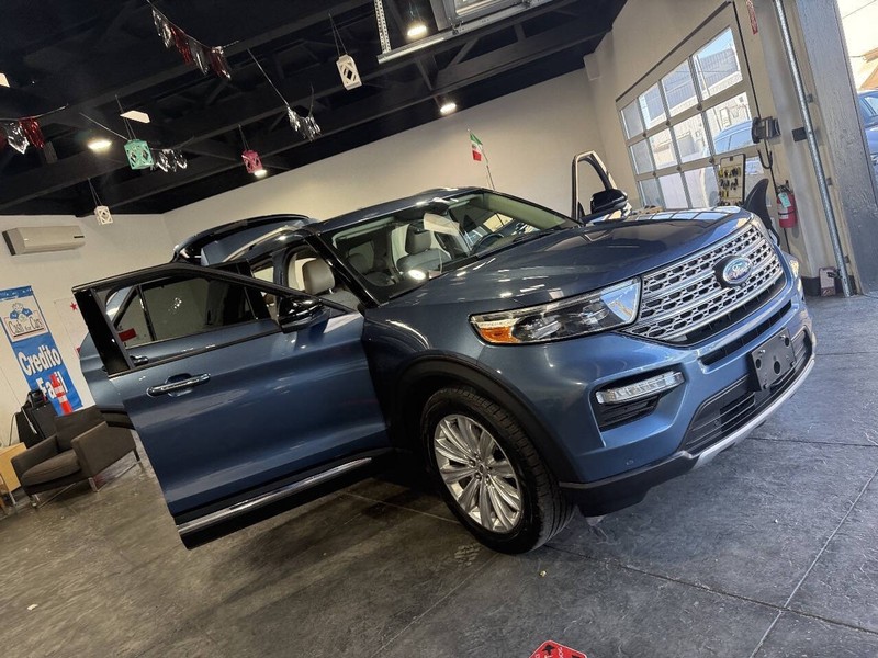 Ford Explorer Vehicle Full-screen Gallery Image 45