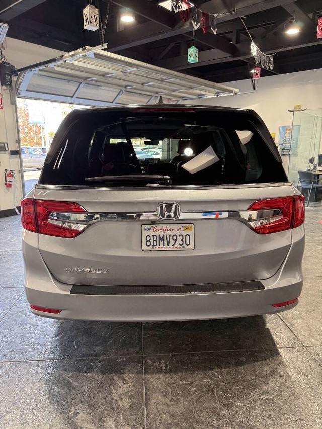 Honda Odyssey Vehicle Full-screen Gallery Image 12