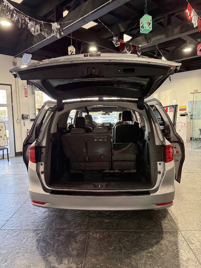 Honda Odyssey Vehicle Full-screen Gallery Image 32