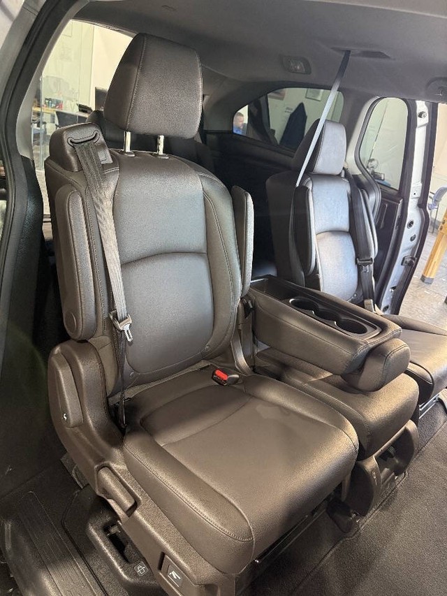 Honda Odyssey Vehicle Full-screen Gallery Image 33