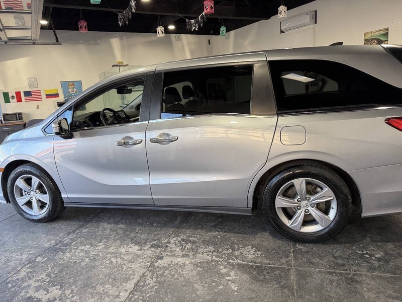 Honda Odyssey Vehicle Full-screen Gallery Image 14