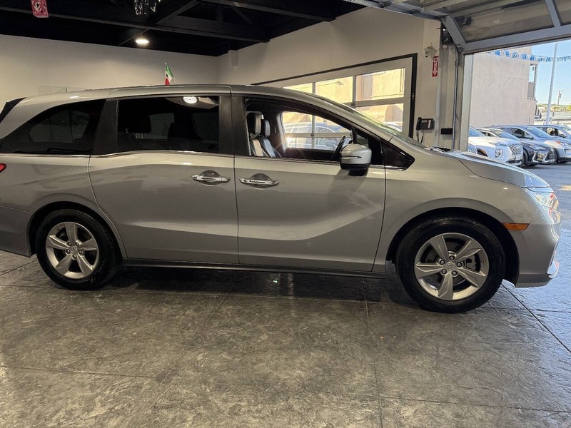 Honda Odyssey Vehicle Full-screen Gallery Image 23